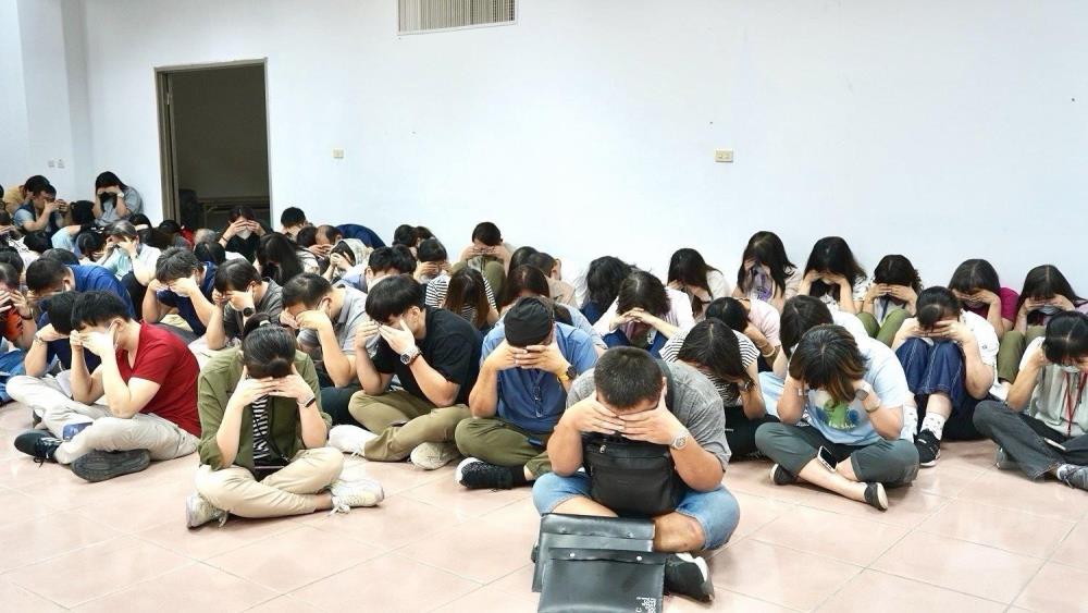 防空警報發出，民眾演練疏散避難。（青年日報提供）