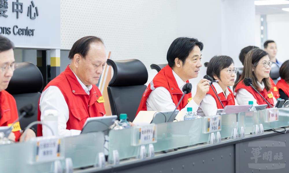 賴清德總統13日赴中央災害應變中心瞭解各地防災整備情形。(總統府提供) 賴清德總統13日赴中央災害應變中心瞭解各地防災整備情形。(總統府提供)