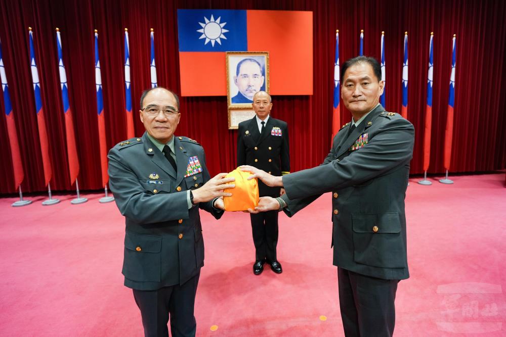 軍聞社照片：梅總長主持八軍團指揮官布達暨授勳　勉齊心協力強化聯戰效能