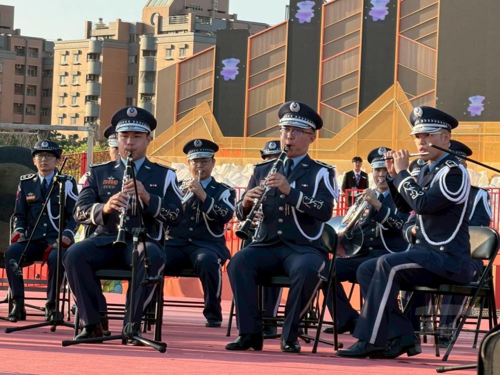空軍軍樂隊以藝文形式拉近軍民距離，傳遞國防正向形象。（空軍司令部提供）