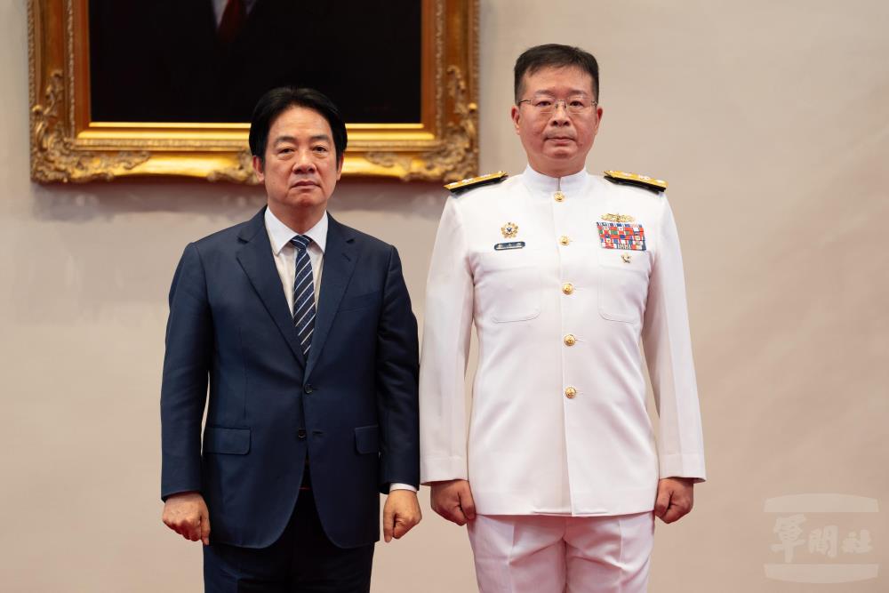 總統與鄭永熙少將合影。（軍聞社記者呂尚俞攝）