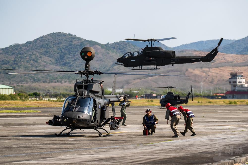 備炸作業分秒必爭　空地勤合作默契無間