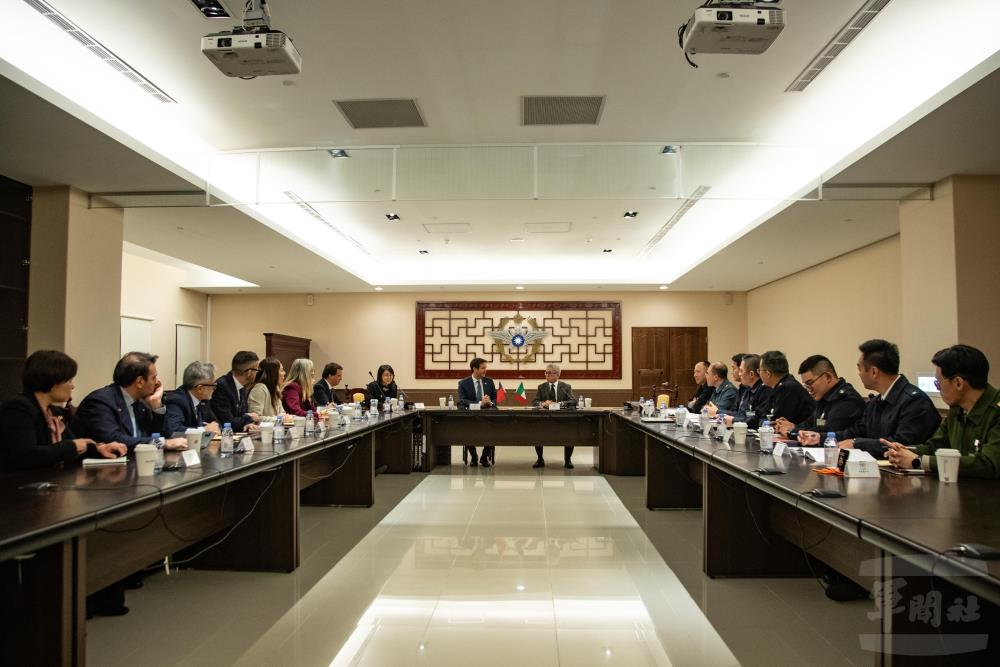 義大利國會友臺協會訪團卡塔內歐（Alessandro Cattaneo）眾議員率團來訪，以實際行動支持臺海和平穩定。（軍聞社記者王茗生攝）