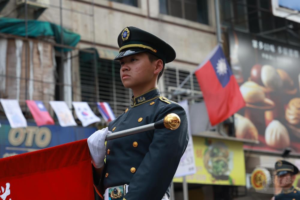 陸軍軍官學校軍樂隊透過振奮人心的《黃埔軍魂》，展現軍校生的鋼鐵意志。（青年日報蘇育玄攝）