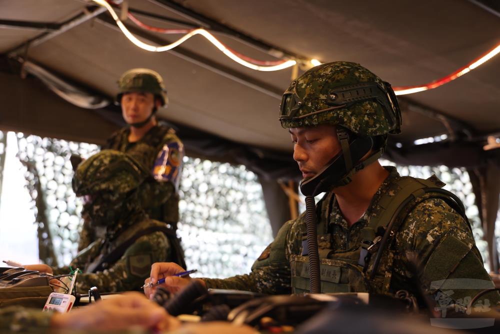 營級作情中心作業。（軍聞社記者林澤廷攝）