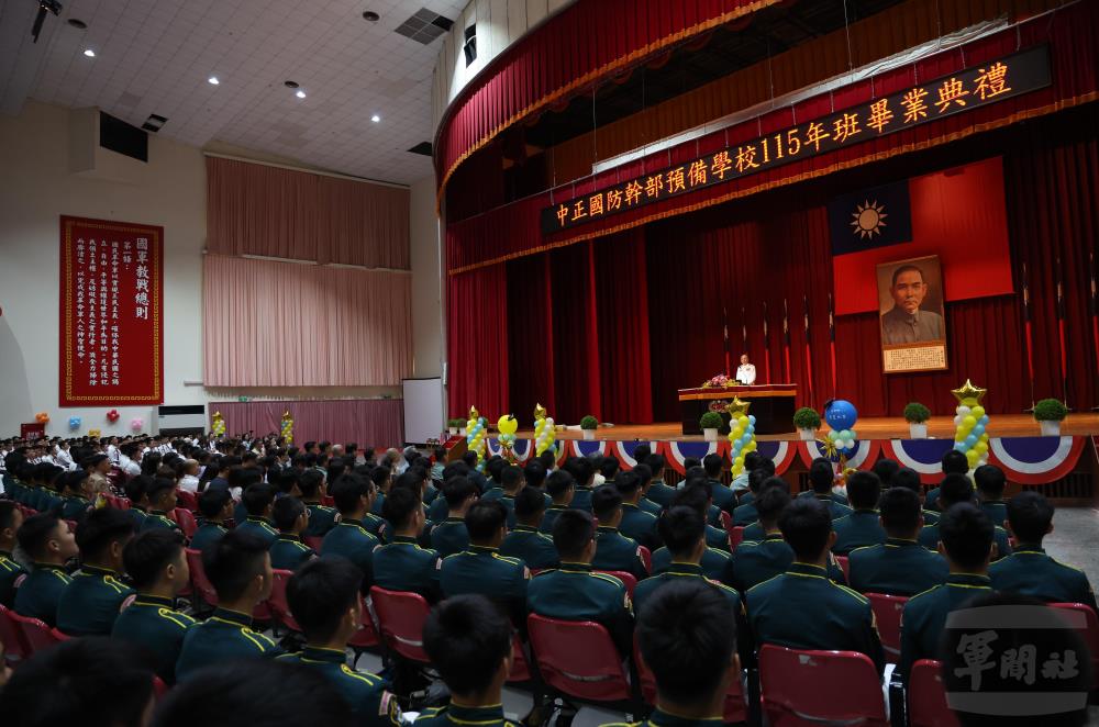 參謀總長梅家樹上將12日主持中正預校畢業典禮。（軍聞社記者林澤廷攝）