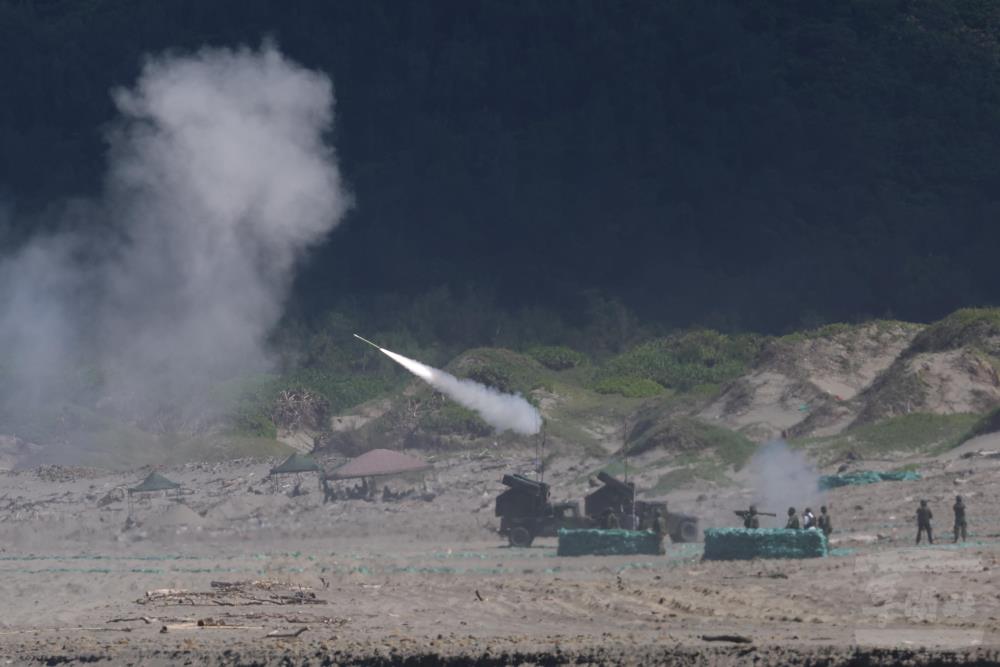 21砲指部等單位持續進行「神弓操演」。（軍聞社記者林澤廷攝）
