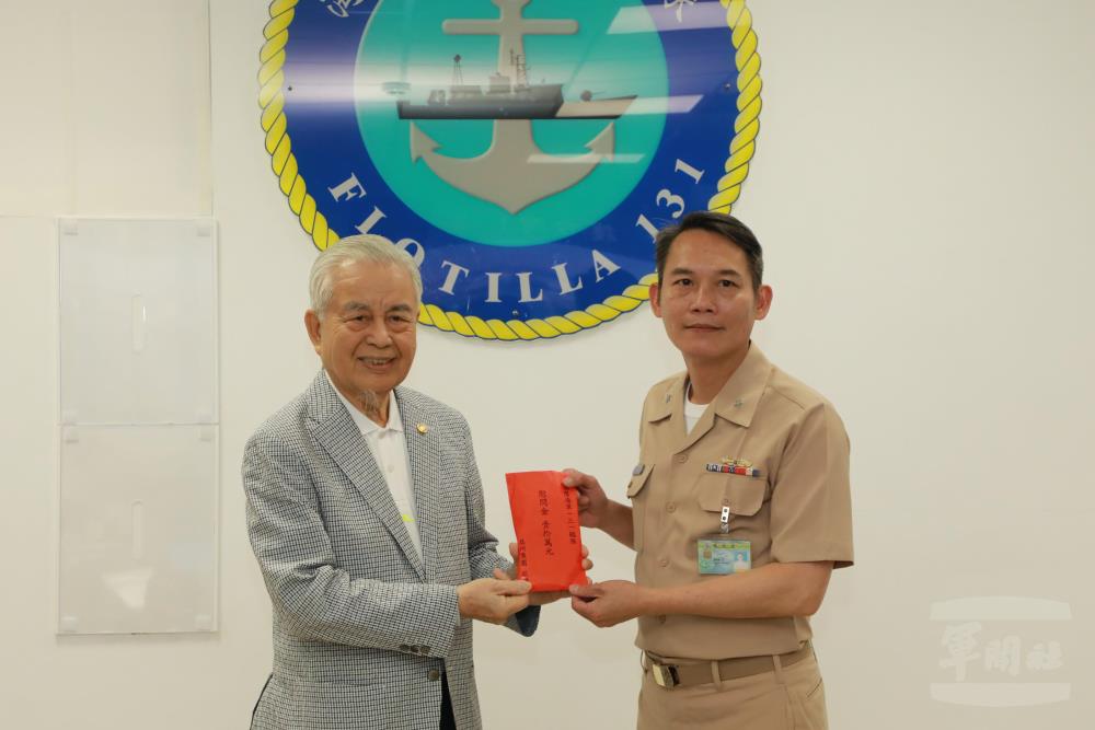 益州集團秦董事長感謝官兵捍衛海疆辛勞。（軍友社提供）