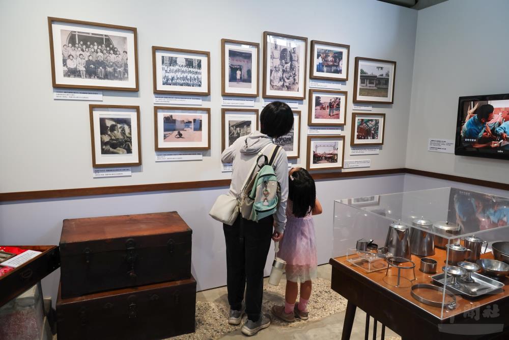 開園同步推出多項展覽及文化活動，讓親子感受土地、人群與產業共同形塑的地方記憶。（軍聞社記者蔡枋澐攝）