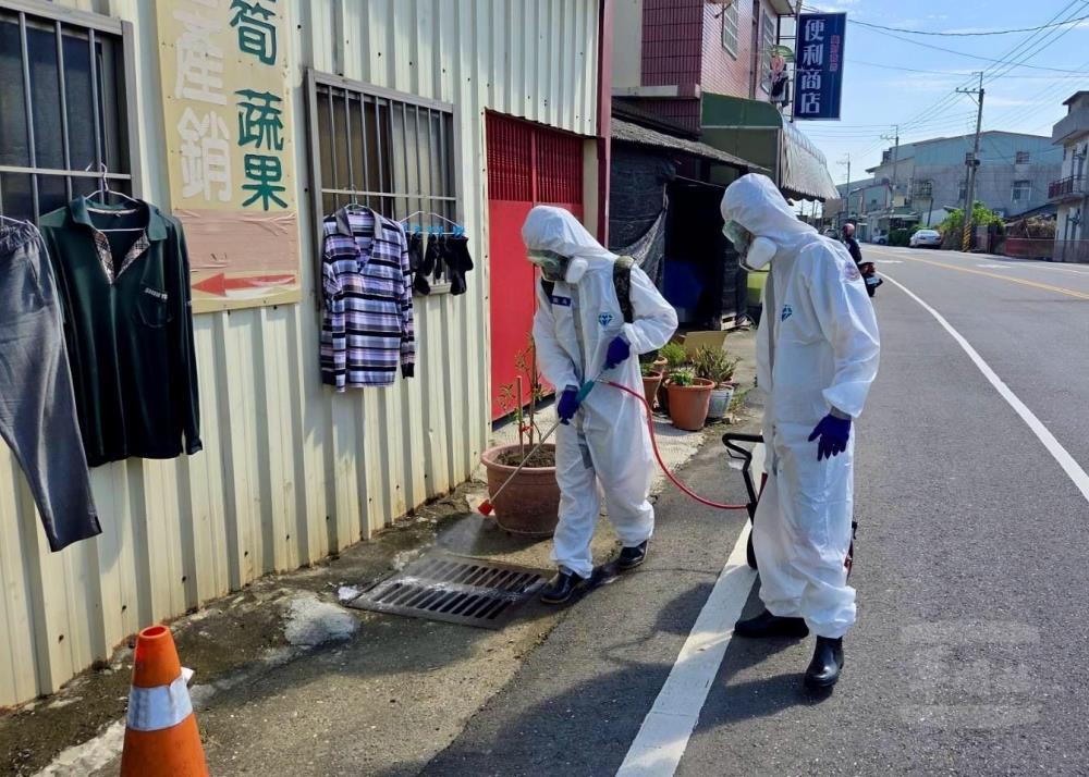 第五作戰區投入嘉義地區實施環境防疫消毒工作。（第五作戰區提供）