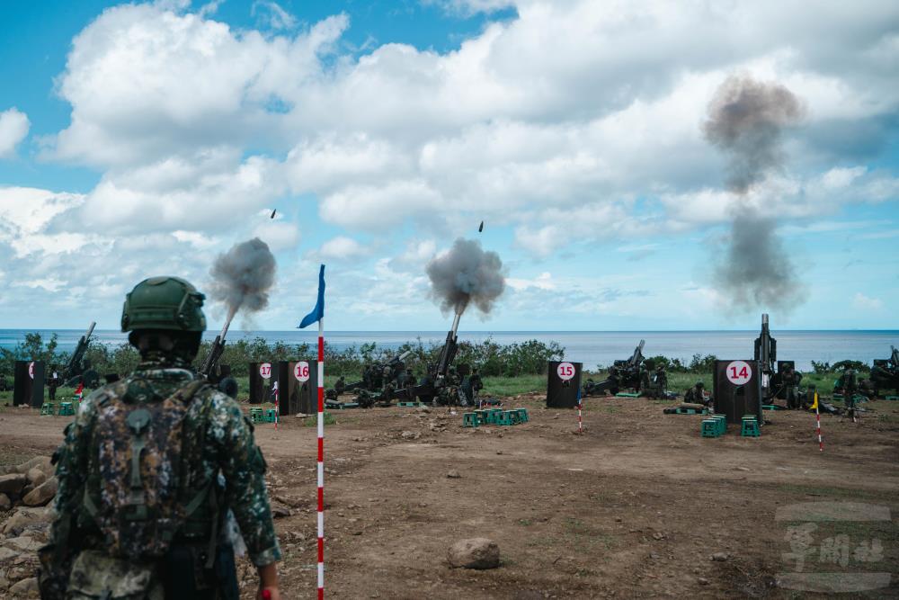 參演部隊透過射擊程序步驟，驗證平日訓練成果。（軍聞社記者林庭暉攝）