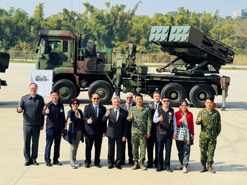 臺南市進出口商業同業公會　慰勞陸軍砲訓部等駐軍部隊