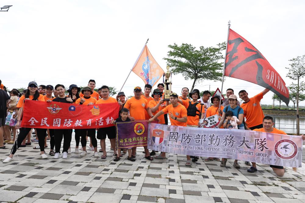 國防部勤務大隊參與龍舟聯誼賽，最終奪得亞軍殊榮。（青年日報提供）