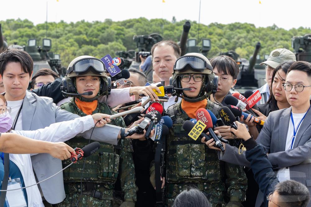 兄弟檔哥哥彭上兵(右)表示,能與弟弟一同守護國家,是他最大的榮耀。(軍聞社記者吳柏融攝) 兄弟檔哥哥彭上兵(右)表示,能與弟弟一同守護國家,是他最大的榮耀。(軍聞社記者吳柏融攝)