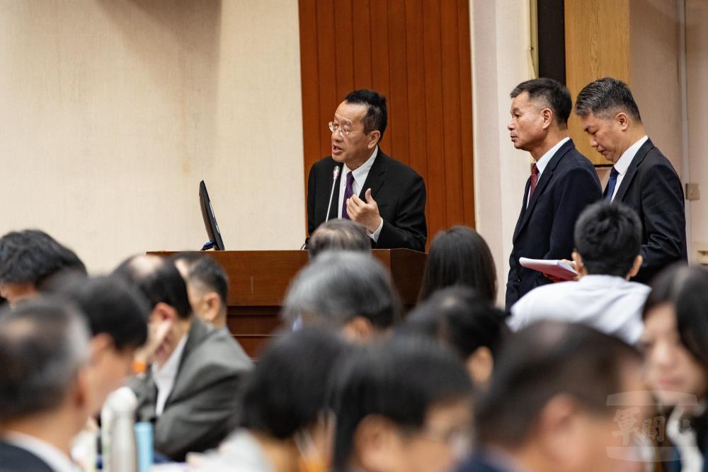 顧部長立院備詢　說明軍購進度及資安人力培育作法
