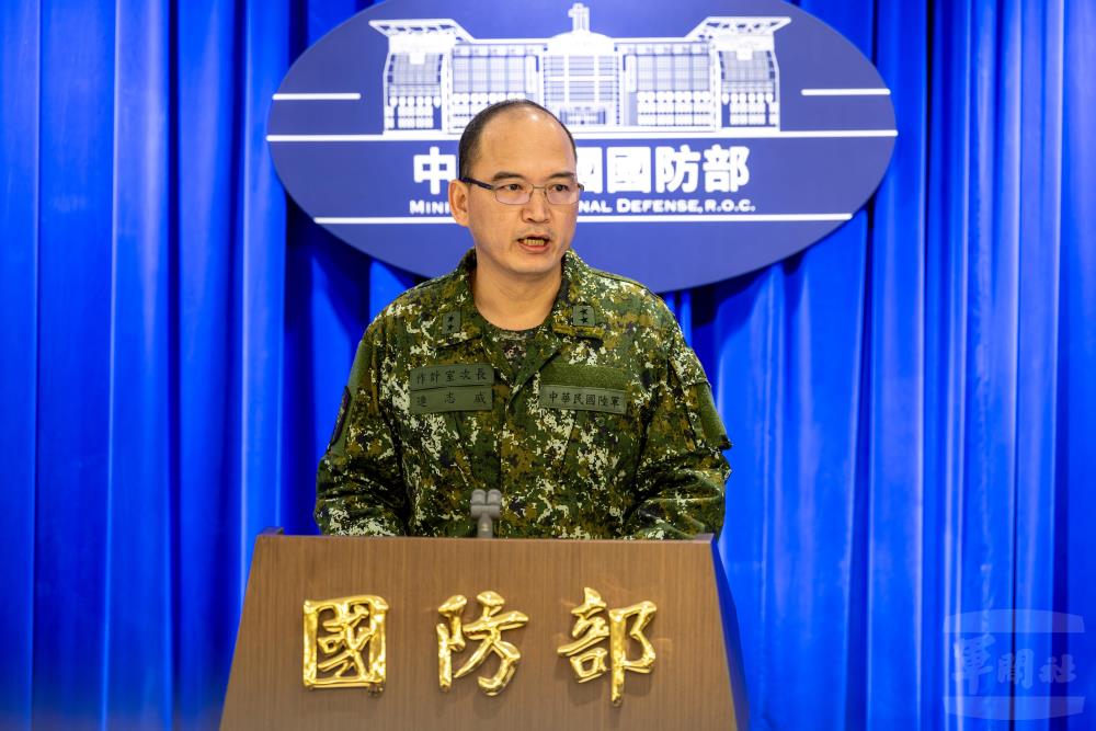 國防部作計室次長連志威中將表示，國軍依「突發狀況處置規定」即時應處。（軍聞社記者蔡枋澐攝）