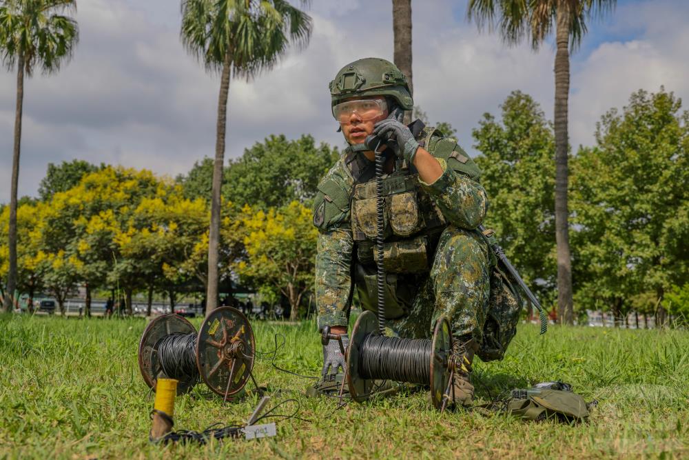 陸軍航空601旅通資作業連日前實施專精訓練合格簽證鑑測。（青年日報提供）
