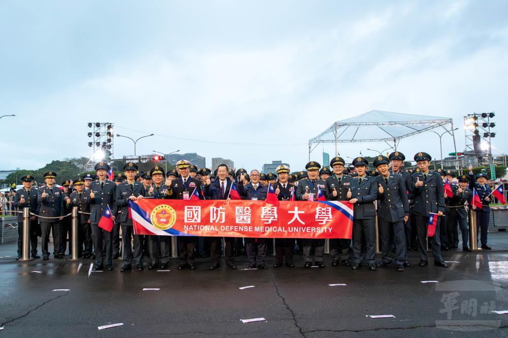 國防醫學大學參與元旦升旗典禮。（軍聞社記者尤昱翔攝）
