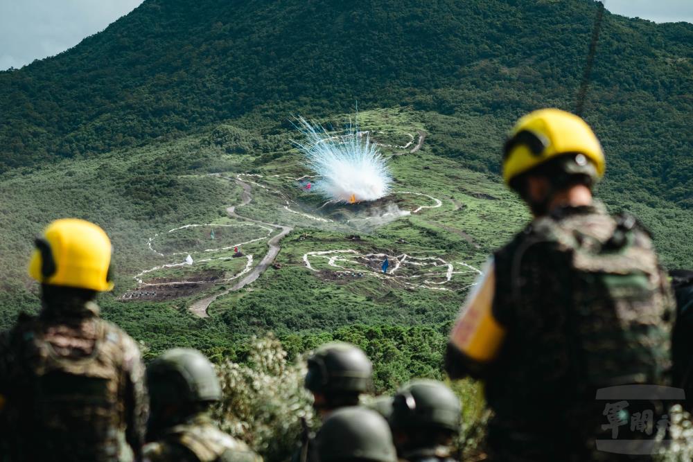 砲兵部隊命中目標區。（軍聞社記者林庭暉攝）