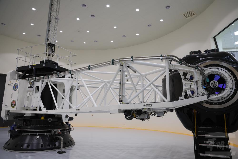 新型人體離心機。（軍聞社記者林澤廷攝）