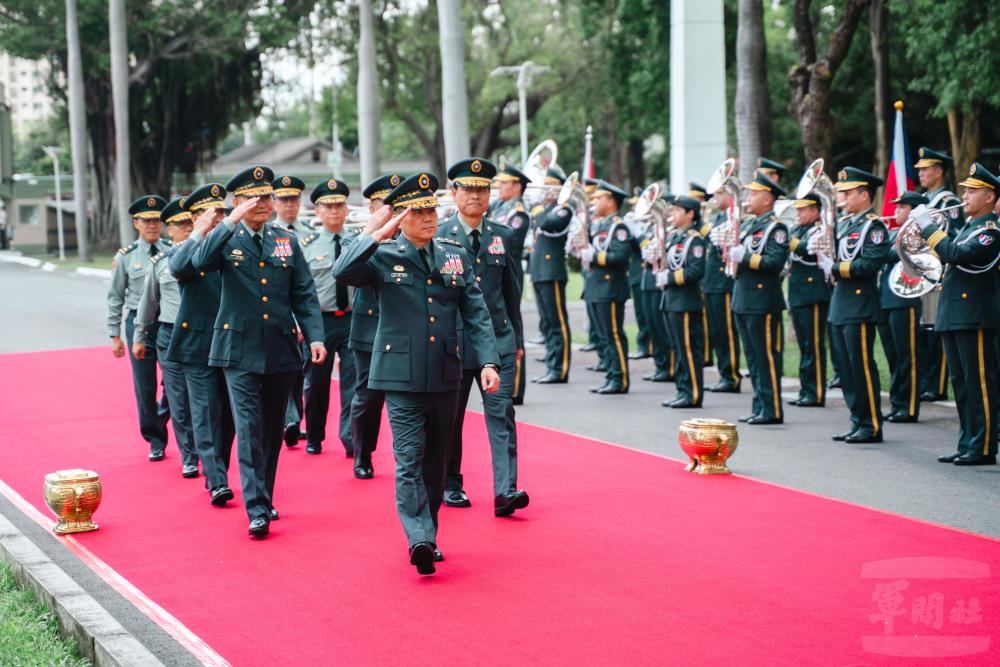 呂司令校閱陸軍樂儀隊。（軍聞社記者林庭暉攝）

