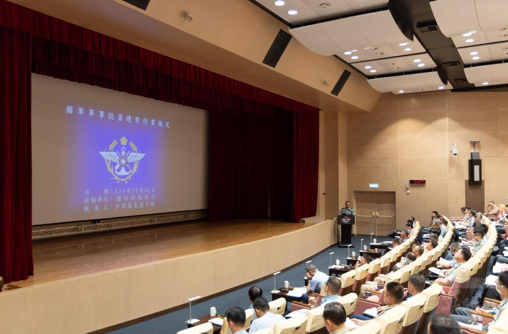 建軍處長翁少將說明建案作業規定。(軍聞社記者吳柏融攝) 建軍處長翁少將說明建案作業規定。(軍聞社記者吳柏融攝)