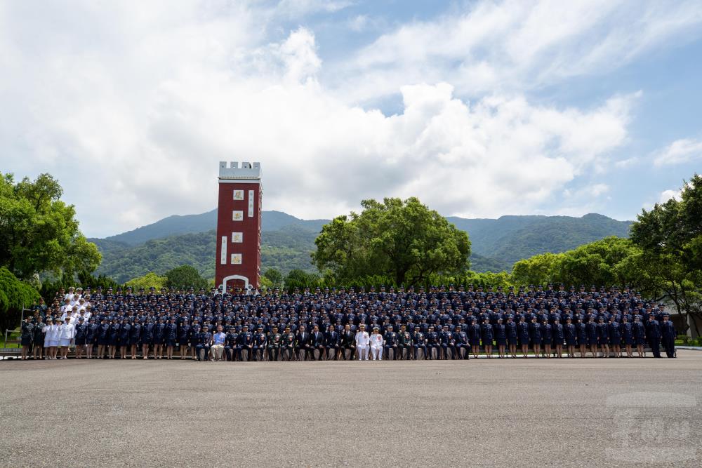 賴總統出席三軍八校院聯合畢業典禮 盼守護民主和平 賴總統出席三軍八校院聯合畢業典禮 盼守護民主和平