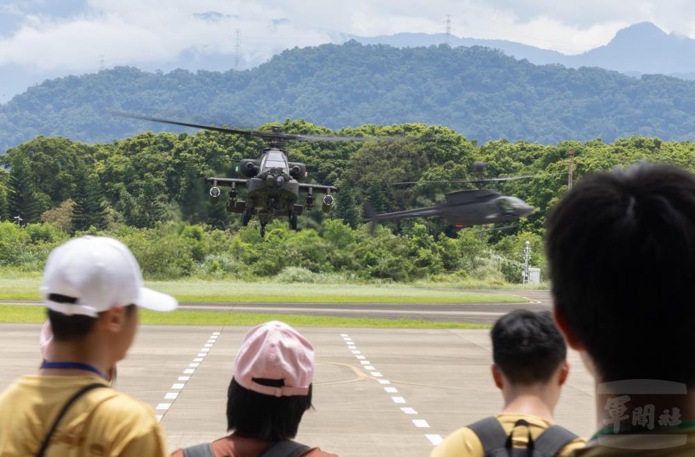 阿帕契特戰戰鬥營熱血開跑　感受搭乘直升機離地懸浮