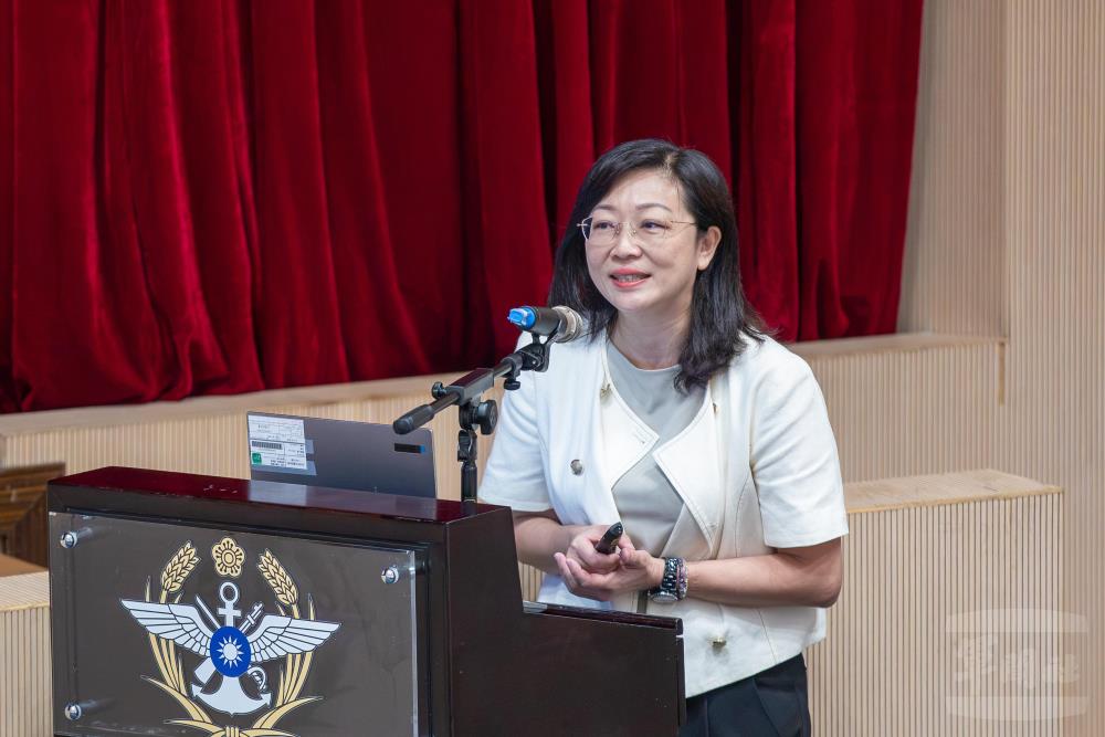 臺灣金融研訓院講座講師林育蓉分享財務管理策略。（軍聞社記者王進福攝）