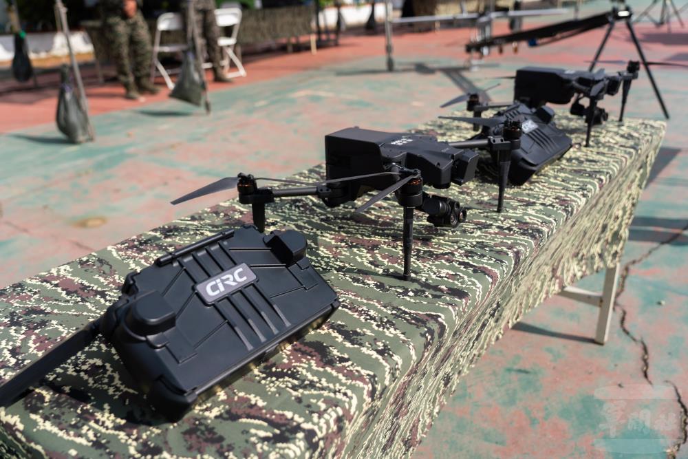 多款無人機陳列，展現海軍在監偵及海域覺知的能量與發展。（軍聞社記者林庭暉攝）
