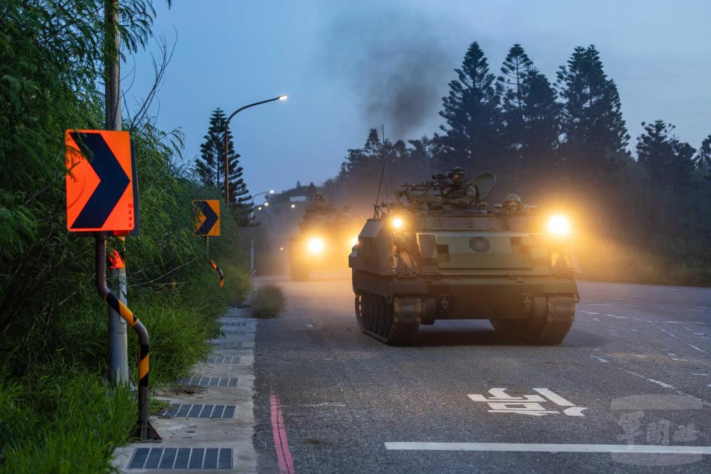 澎防部裝騎連派遣機動兵力執行重要目標防護。（軍聞社記者蔡枋澐攝）