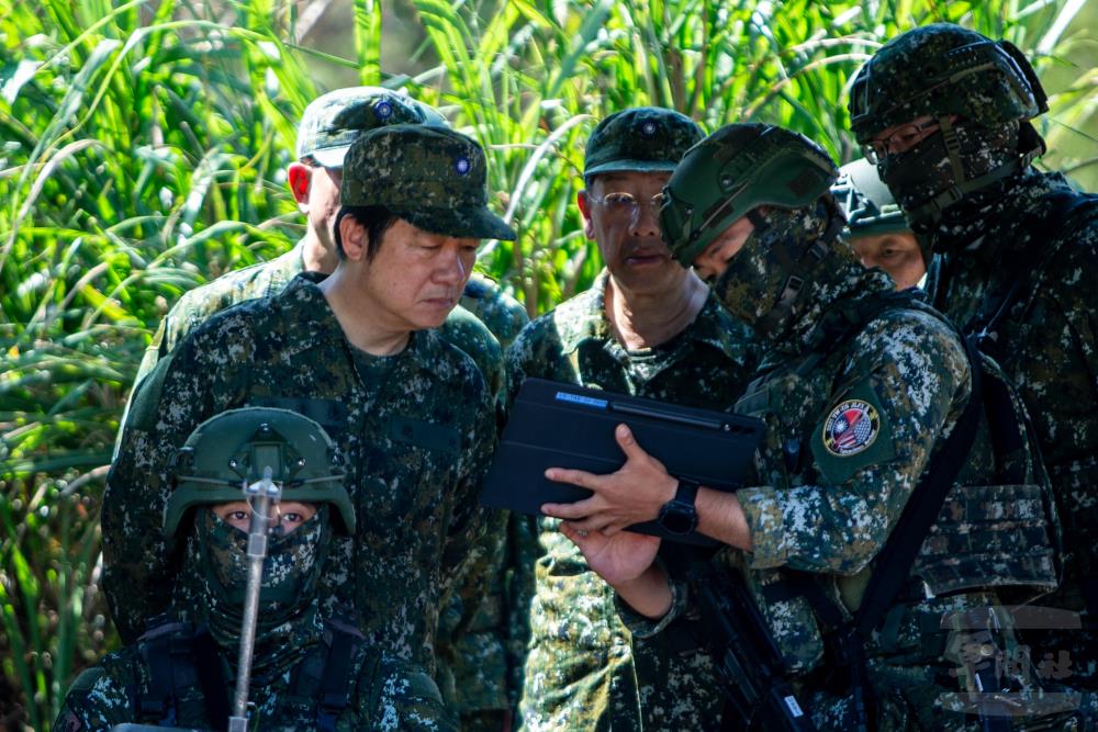 賴清德總統15日前往新北地區視導防空指管接替及防空攔截作戰演練。（軍聞社記者王進福攝）