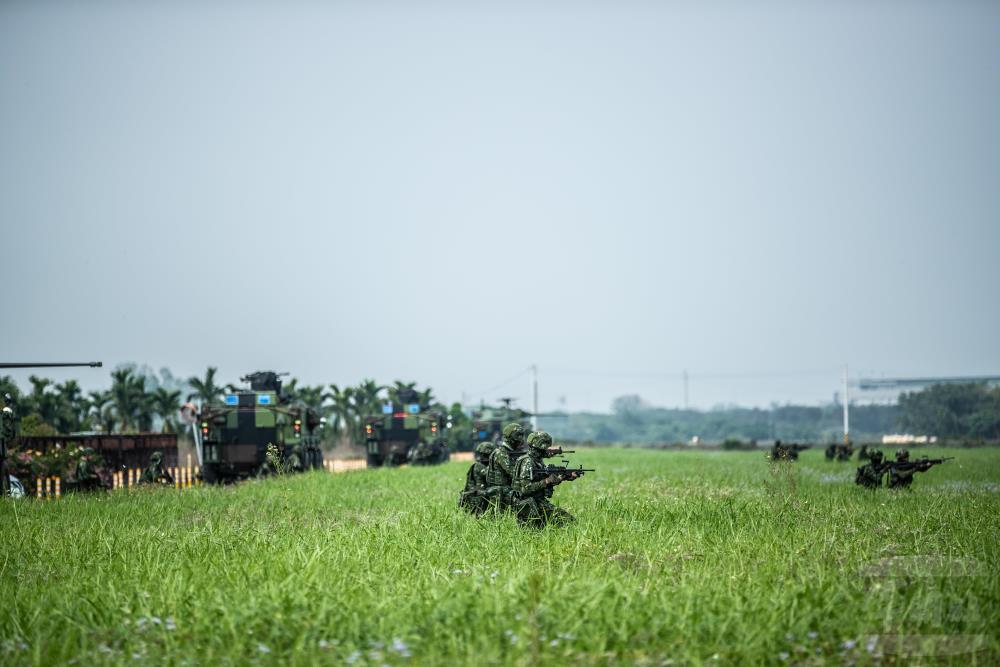 陸軍機步333旅反空機降演練。（軍聞社記者王茗生攝）