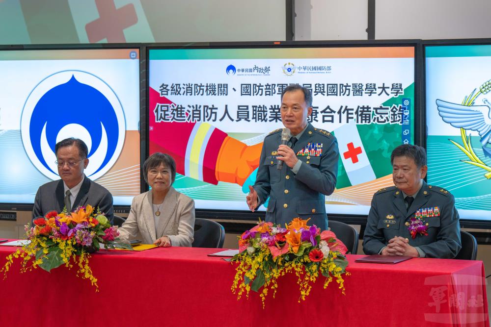 鍾副部長期盼國軍醫療體系成為消防同仁的醫療後盾。（軍聞社記者吳冠萱攝）