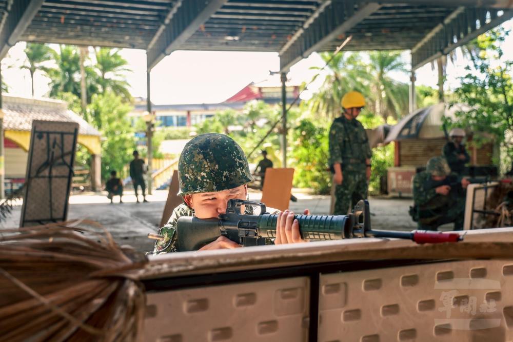 109旅召員實施複習射擊等專長訓練。（青年日報提供）