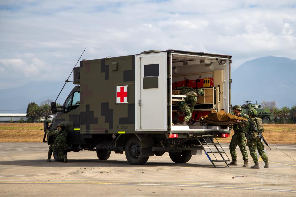 醫護組實施戰場救護。（軍聞社記者王進福攝）