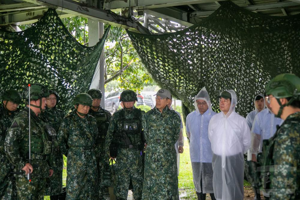 賴清德總統9日上午前往桃園瞭解守備地區實兵演練情形。（軍聞社記者侯凱議攝）