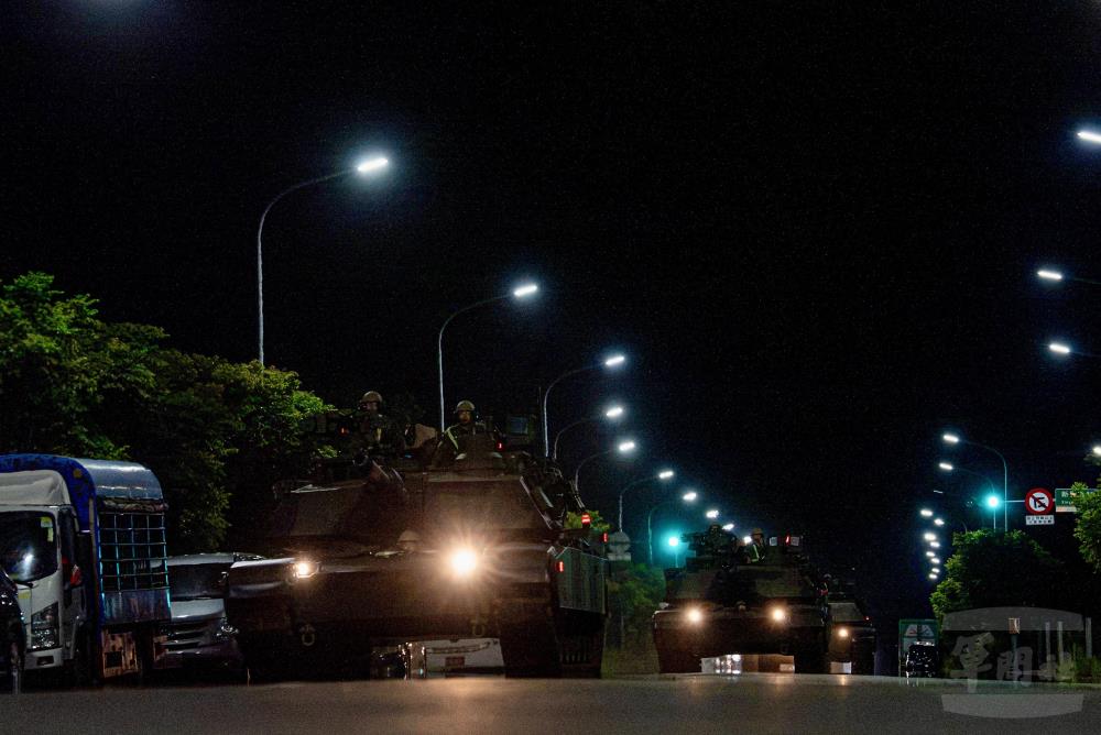 M1A2T戰車夜間機動 M1A2T戰車夜間機動