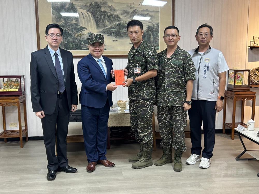敬軍團感謝陸戰66旅官兵戮力戰訓辛勞。（新北市軍人服務站提供）