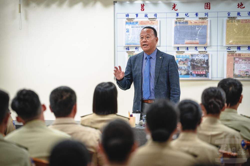 柏副部長代表部長感謝官兵平時堅守崗位。（軍聞社記者陳傳奇攝）