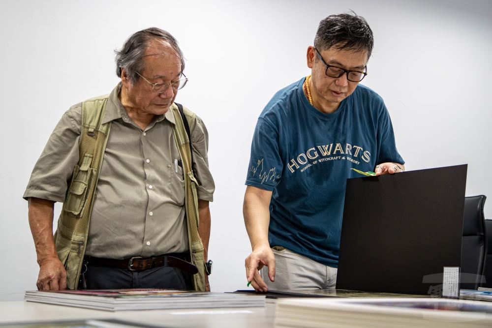 評審老師針對作品內容討論。（軍聞社記者尤昱翔攝）