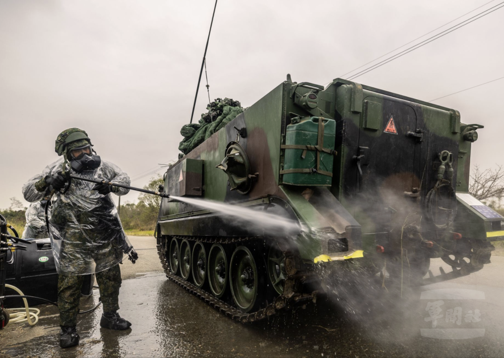 官兵進行偵消作業。（青年日報提供）