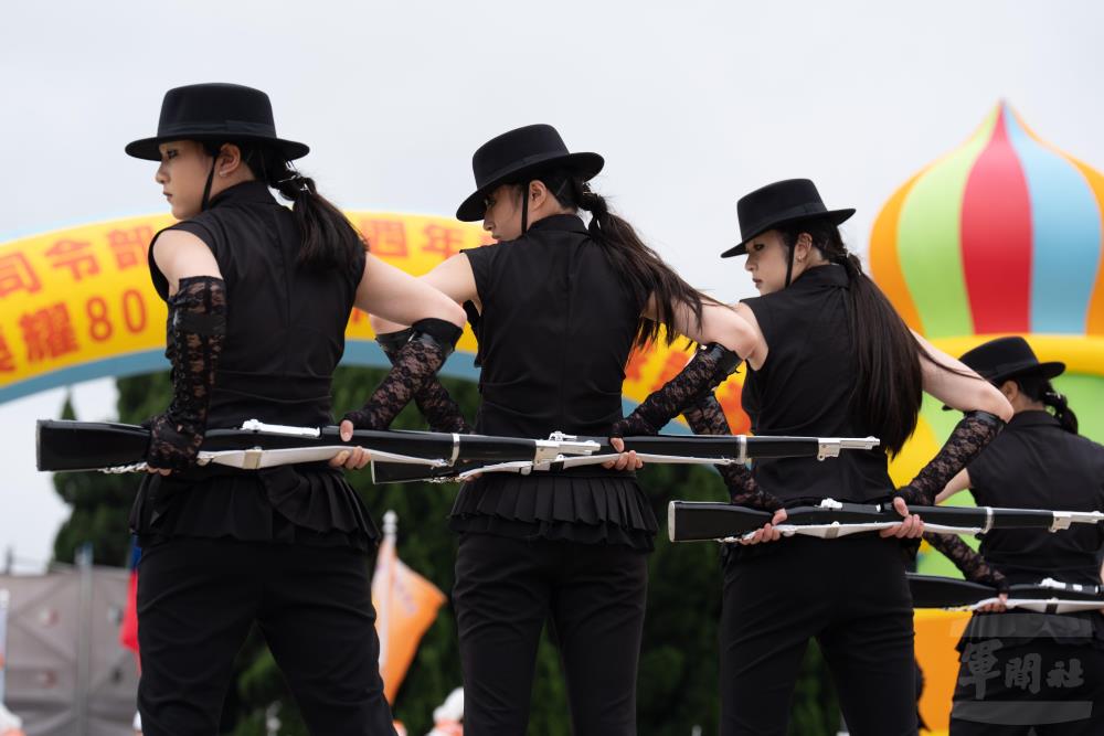 中壢家商榮獲全國高級中等學校儀隊競賽北區初賽第三名。（軍聞社記者陳彥樺攝）