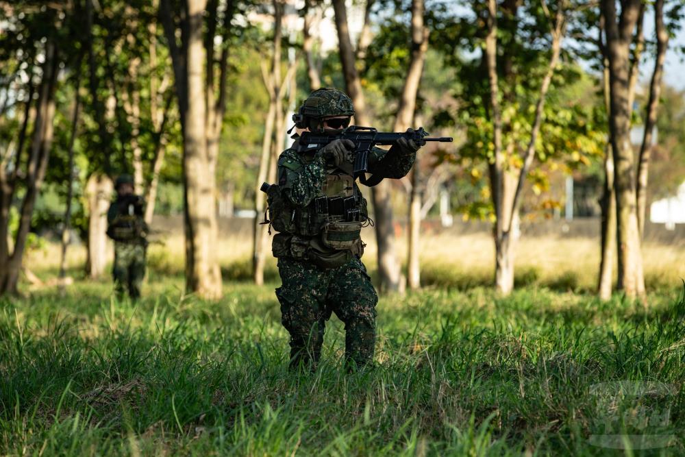 564旅官兵堅守崗位，全時投入戰備訓練。（軍聞社記者王茗生攝）