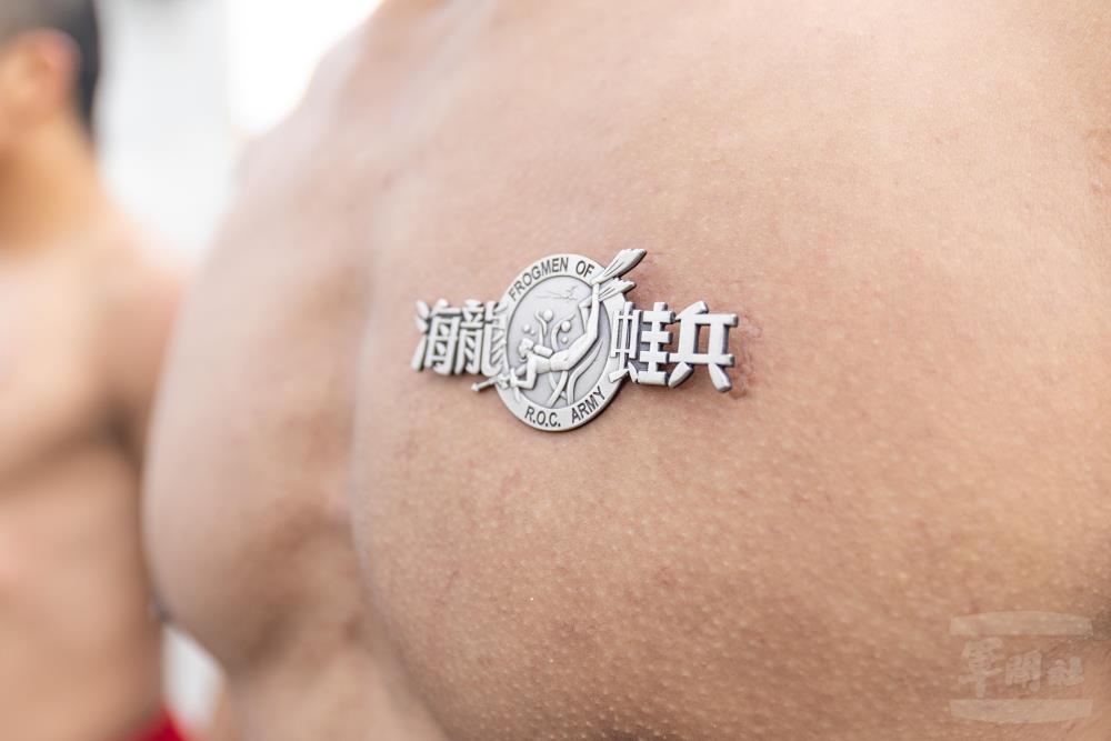 鋼鐵意志絕對服從　海龍蛙兵完成硬漢路挑戰