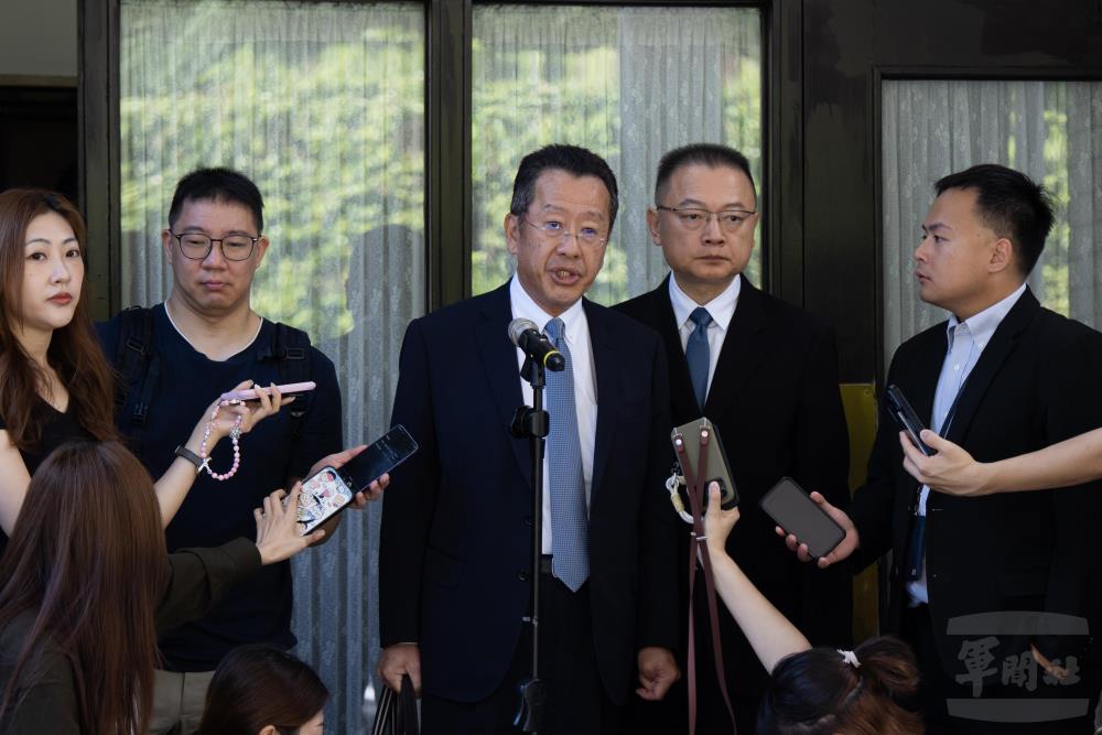 顧部長立院會前受訪　盼國防預算解凍案獲支持