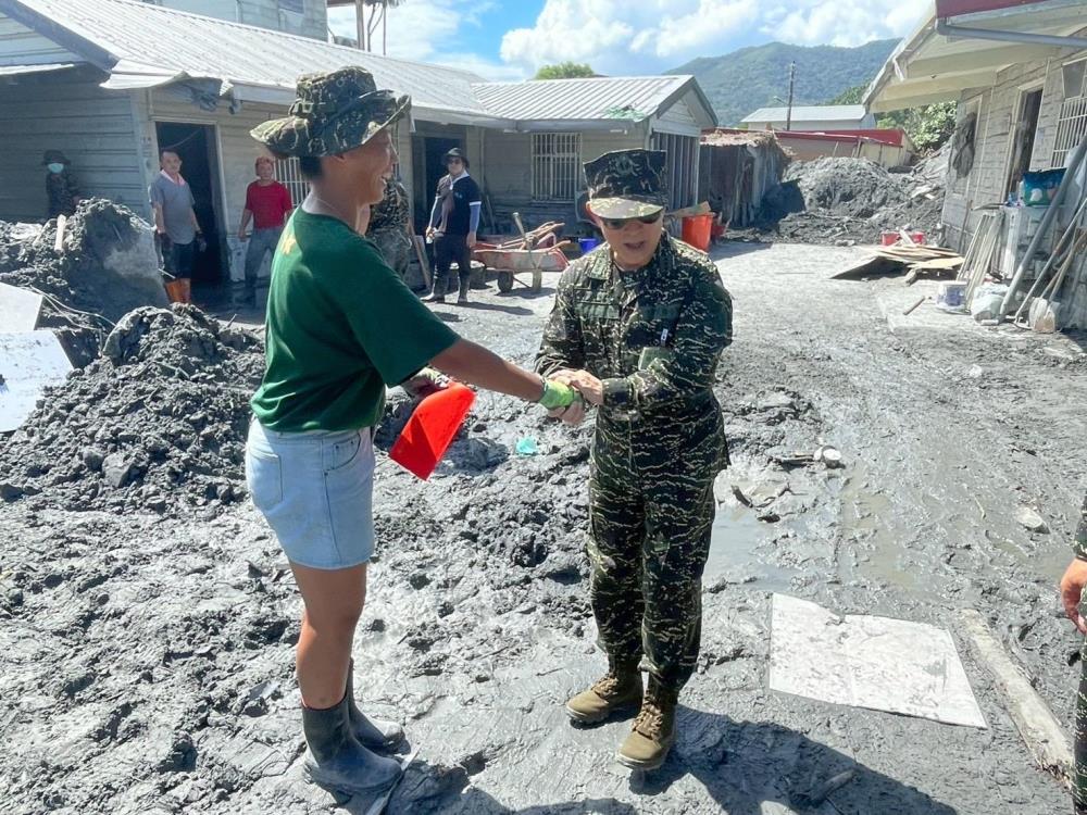 唐司令慰問官兵。（海軍司令部提供）