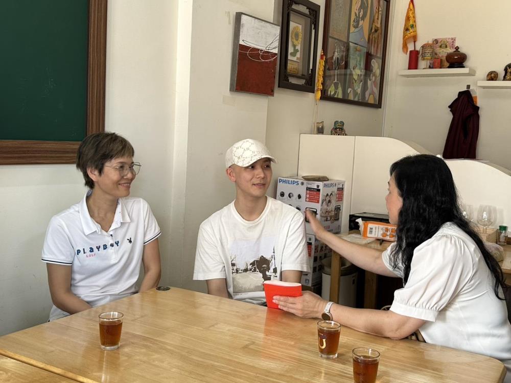 軍友保險慰問官兵　盼安心休養早日康復