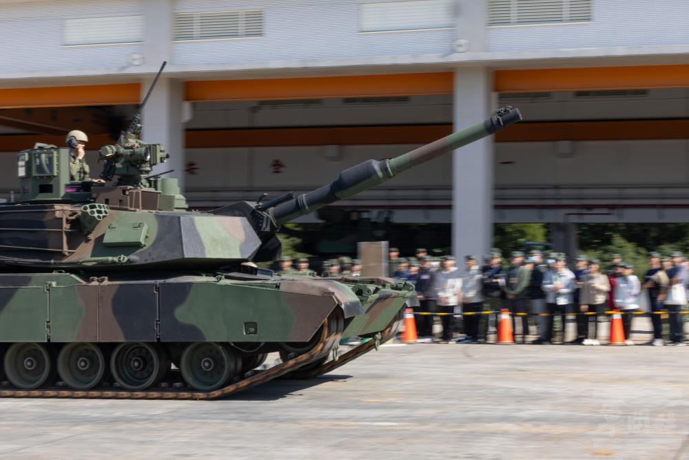 M1A2T戰車動態展示。（軍聞社記者吳柏融攝）