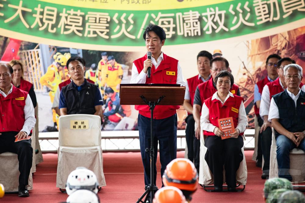 賴總統致詞時感謝參與今年「國家防災日」大規模動員演練的所有人員。（軍聞社記者王茗生攝）